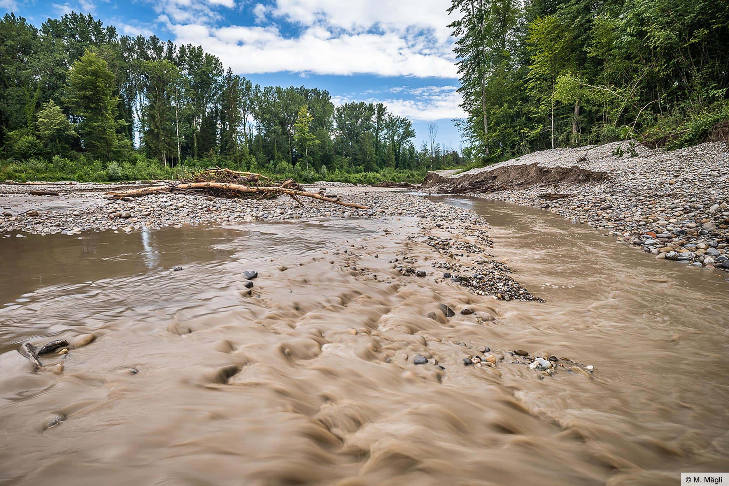 Fluss nach Hochwasser